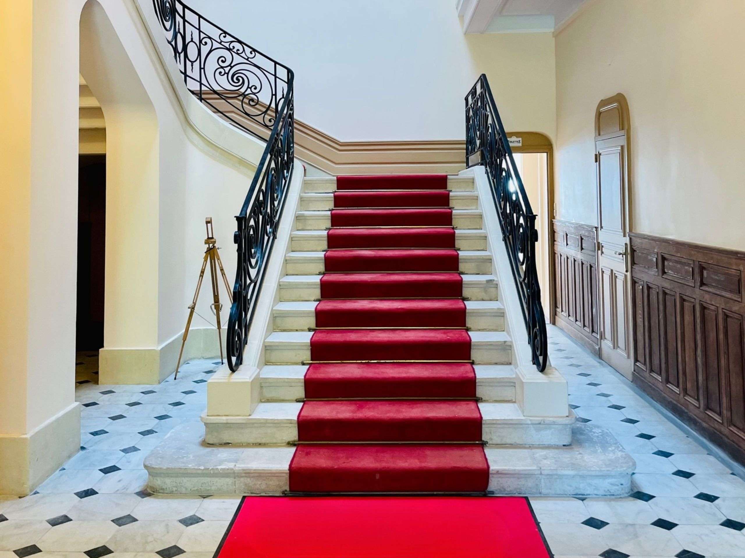 Haul d'entrée du Château de Ouezy